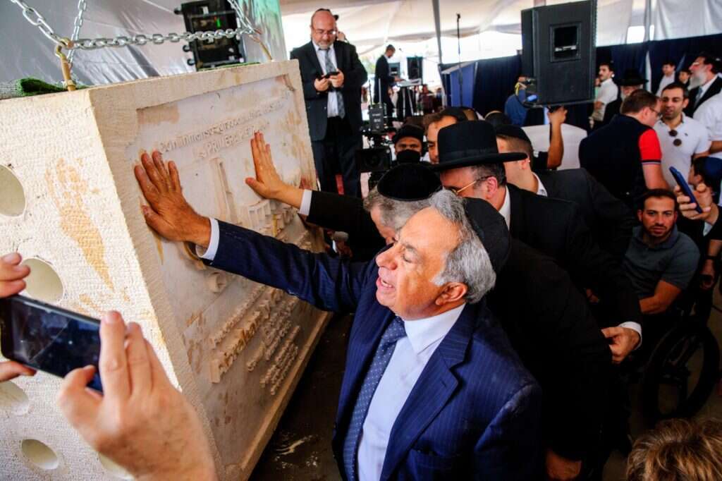 הנחת אבן הפינה לישיבה. | שימי קוטנר