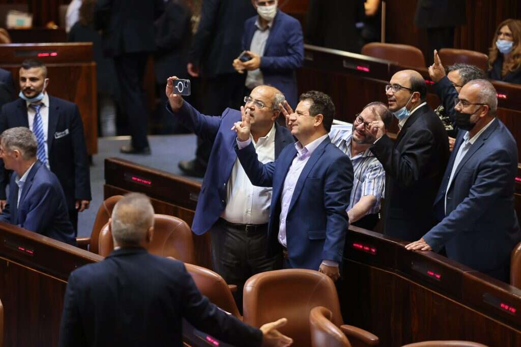 חברי הרשימה המשותפת חוגגים את נפילת חוק האזרחות. | דוברות הכנסת, נועם מושקוביץ