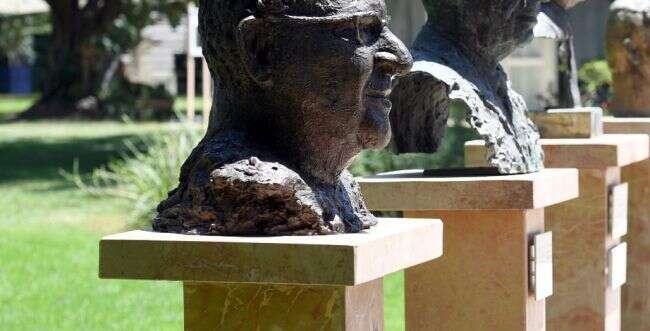 הפסל של ריבלין בבית הנשיא. | חיים צח, לע"מ