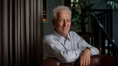 מוני מושונוב. | אריק סולטן