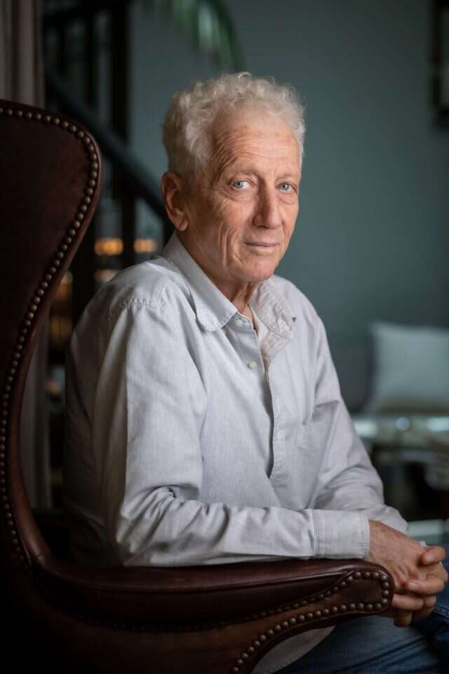 מוני מושונוב. | אריק סולטן