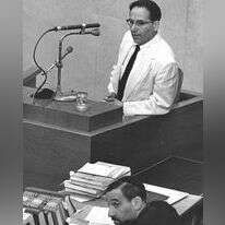 "אינני רואה את עצמי כסופר הכותב דברי ספרות, אלא כמי שכותב כרוניקה מתוך הפלנטה של אושוויץ". יחיאל דינור (ק. צטניק) בעדותו במשפט אייכמן, 1961 | לע"מ