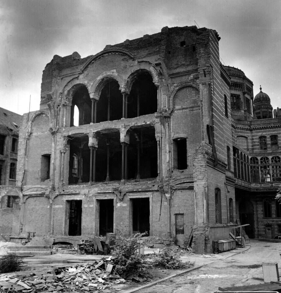 בית כנסת בברלין שנשרף בליל הבדולח | AP בית כנסת בברלין שנשרף בליל הבדולח | AP