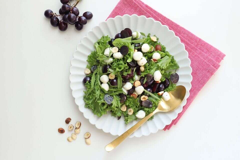 סלט חסה, ענבים וטרגון. | אפרת ליכטנשטט סלט חסה, ענבים וטרגון. | אפרת ליכטנשטט