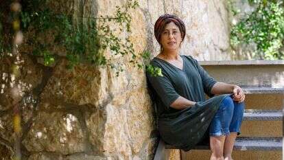 "הלכתי לחברים שגדלו כיתומים ושאלתי מה עזר להם". רוחמה גבל־רדמן. | לירון מולדובן "הלכתי לחברים שגדלו כיתומים ושאלתי מה עזר להם". רוחמה גבל־רדמן. | לירון מולדובן