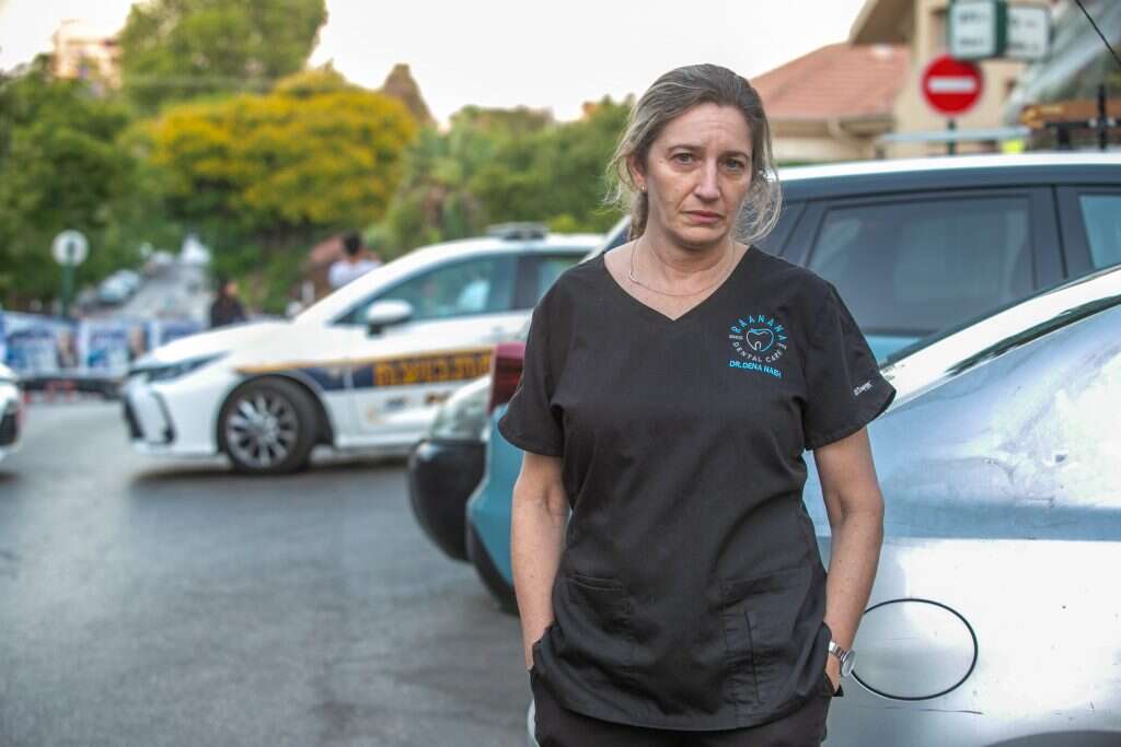 דינה נאה. | יוסי אלוני