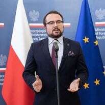 "ההתבטאויות של לפיד הפתיעו אותנו". יאבלונסק. | משרד החוץ של פולין