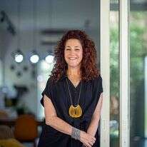 יפעת נוימן. | גיל אליהו - ג'יני