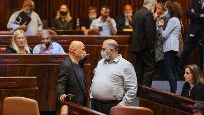 ח"כ מנסור עבאס והשר עיסאוי פריג' בליל ההצבעה על חוק האזרחות. | נועם מושקוביץ, דוברות הכנסת