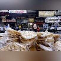 דוכן לחם בשוק בדמשק. | AFP