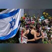 קיר זיכון סמוך לזירת קריסת הבניין בסרפסייד, פלורידה. | EPA