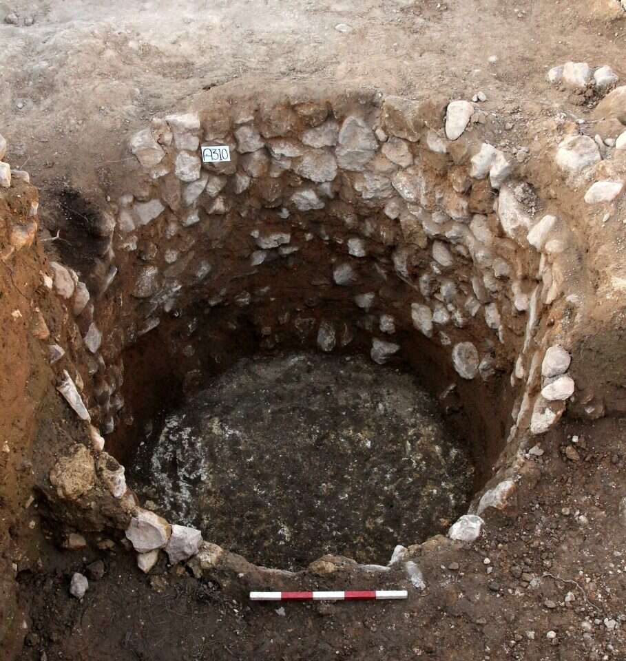 הממגורה בה נמצאה כתובת ירובעל. | יוסי גרפינקל, האוניברסיטה העברית בירושלים