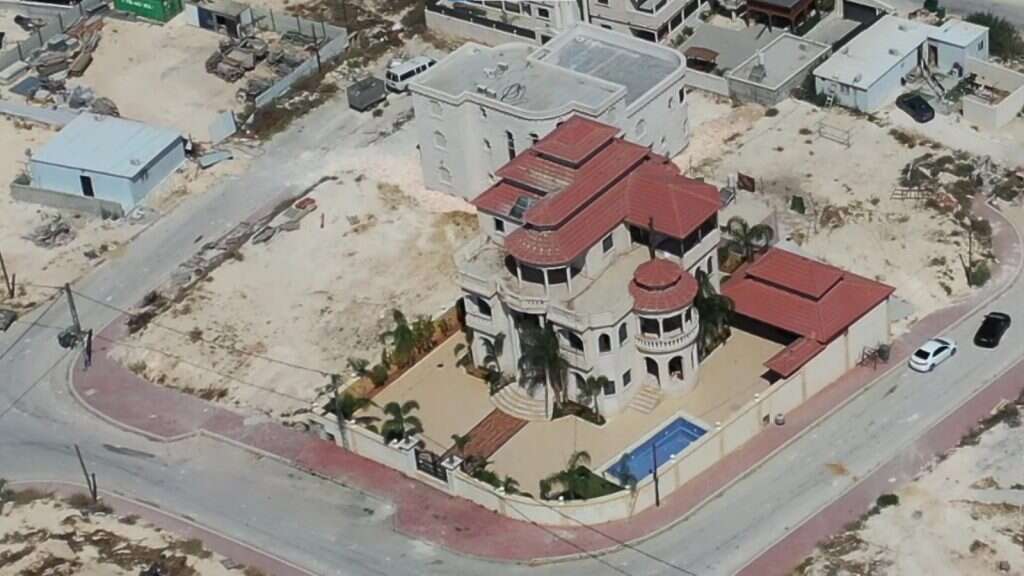 ביתו בחורה של אבואלקיעאן. | תנועת רגבים ביתו בחורה של אבואלקיעאן. | תנועת רגבים