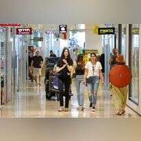 ירידה במקדם ההדבקה. חוזרים לשגרה? | AFP