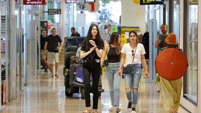 ירידה במקדם ההדבקה. חוזרים לשגרה? | AFP