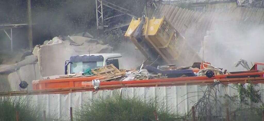 אתר הפסולת בראשון לציון. | דוברות המשטרה