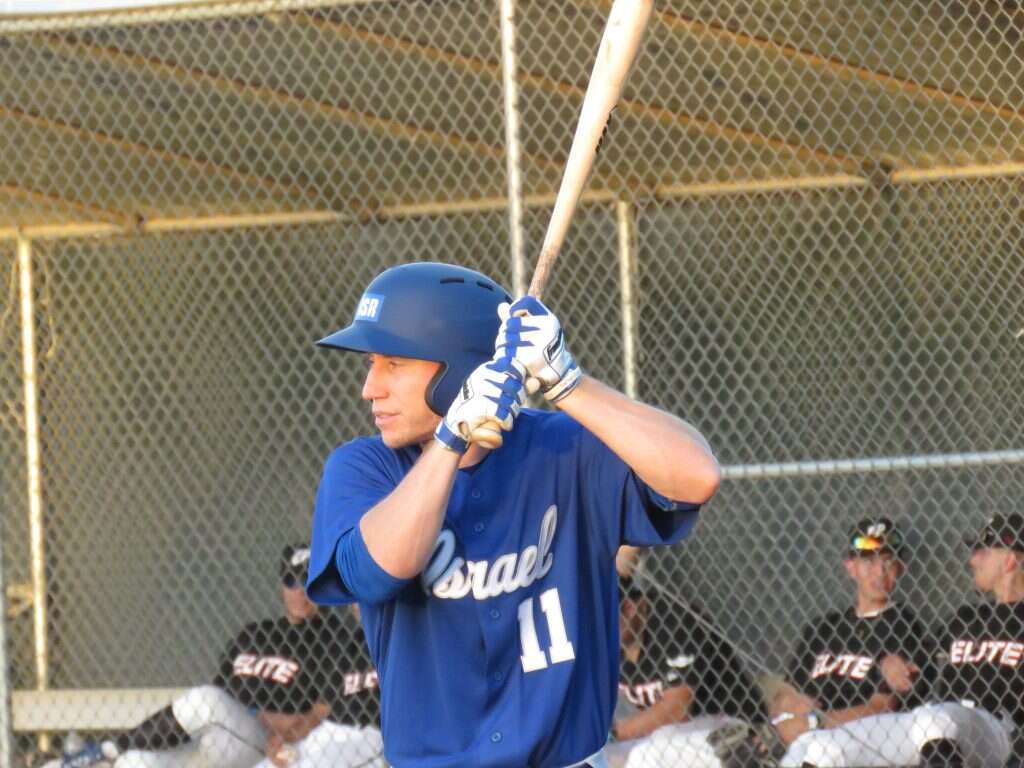 טיי קלי חובט במשחק ראווה של הנבחרת באריזונה, מאי 2021. באדיבות האגודה הישראלית לבייסבול