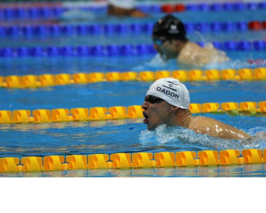 דדאון מתחרה באליפות. | קרן איזיקסון