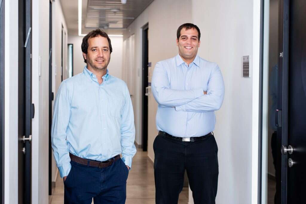 מוטרדים ממה שנופל בין הכיסאות. מימין: דניאל ודלל. | אביטל הירש