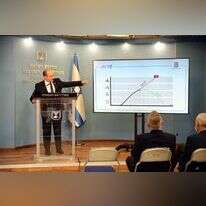 נפתלי בנט בהצהרה לתקשורת אתמול. | EPA