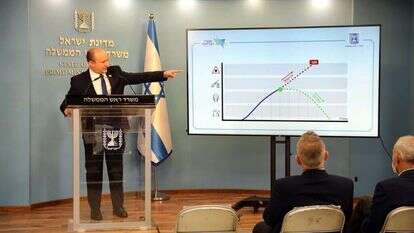 נפתלי בנט בהצהרה לתקשורת אתמול. | EPA