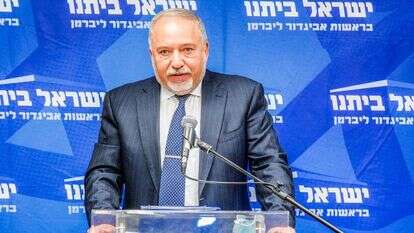 ישיבת סיעה ישראל ביתנו אביגדור ליברמן. | ללא קרדיט