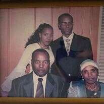 "אבא שלי היה אדם מיוחד, הוא ידע להיכנס ללב האנשים". דסטאו ז"ל לצד אשתו אדנש בחתונת בתם הבכורה. | אביטל הירש