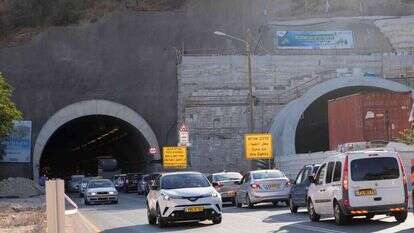 פקקי תנועה בכביש המנהרות. | אופיר דוד