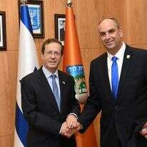 יאיר רביבו ונשיא המדינה יצחק הרצוג. | עמוס בן גרשום, לע״מ