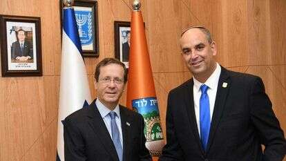 יאיר רביבו ונשיא המדינה יצחק הרצוג. | עמוס בן גרשום, לע״מ