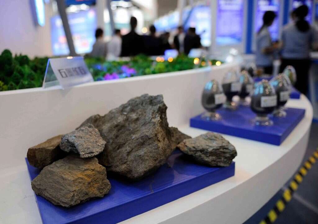 מוצרי גרפן: גבישי גרפיט בתערוכה בסין. | גטי אימג'ס