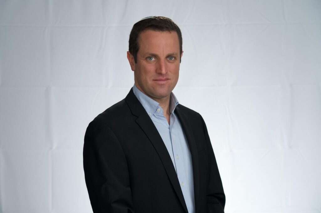 נתנאל איזק. | אלון גרגו