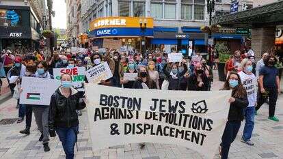 ההתנגדות לישראל היא הערך היהודי היחיד. הפגנה פרו־פלסטינית IfNotNow של ו"קול יהודי לשלום" בבוסטון,השנה. | גטי אימג'ס