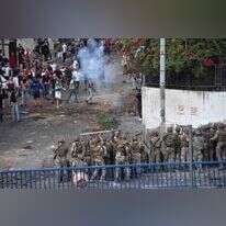 חיילים יורים כדורי גומי לעבר מפגינים בלבנון. | AFP