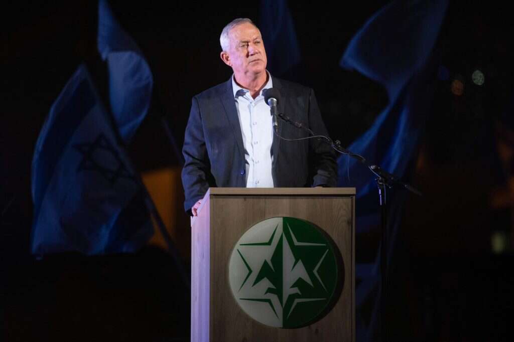 שר הביטחון גנץ בעצרת אגף המודיעין בנגב, אתמול. | דובר צה"ל