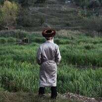 בהעתקת ביתו לאומן בסוף ימיו, ר' נחמן משלים בתודעתו את משימת תיקון הנשמות של זקנו. יער באומן. | יעקב נעמי, פלאש 90