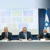 שר החקלאות פורר (משמאל), שר האוצר ליברמן והמנכ"ל בלינקוב, | יונתן זינדל, פלאש 90