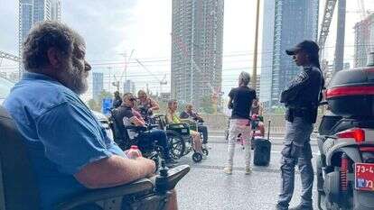 חוסמים את נתיבי איילון. | דוברות "נכה לא חצי בן אדם"