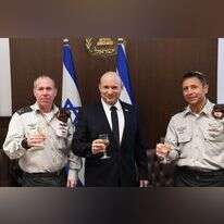 מימין: אבי בלוט, נפתלי בנט, אבי גיל. | עמוס בן גרשום /לע"מ