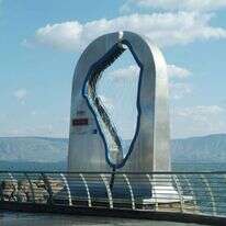 פסל מדיד מפלס הכנרת. | לאון מינסטר