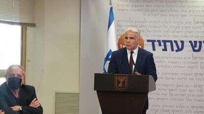 יאיר לפיד בישיבת סיעה יש עתיד. | עטרה גרמן