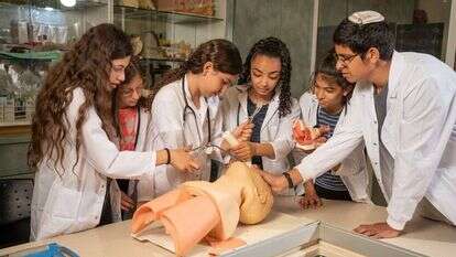 מוזיאון הרפואה הראשון בטנכודע חדרה . | רמי זרנגר