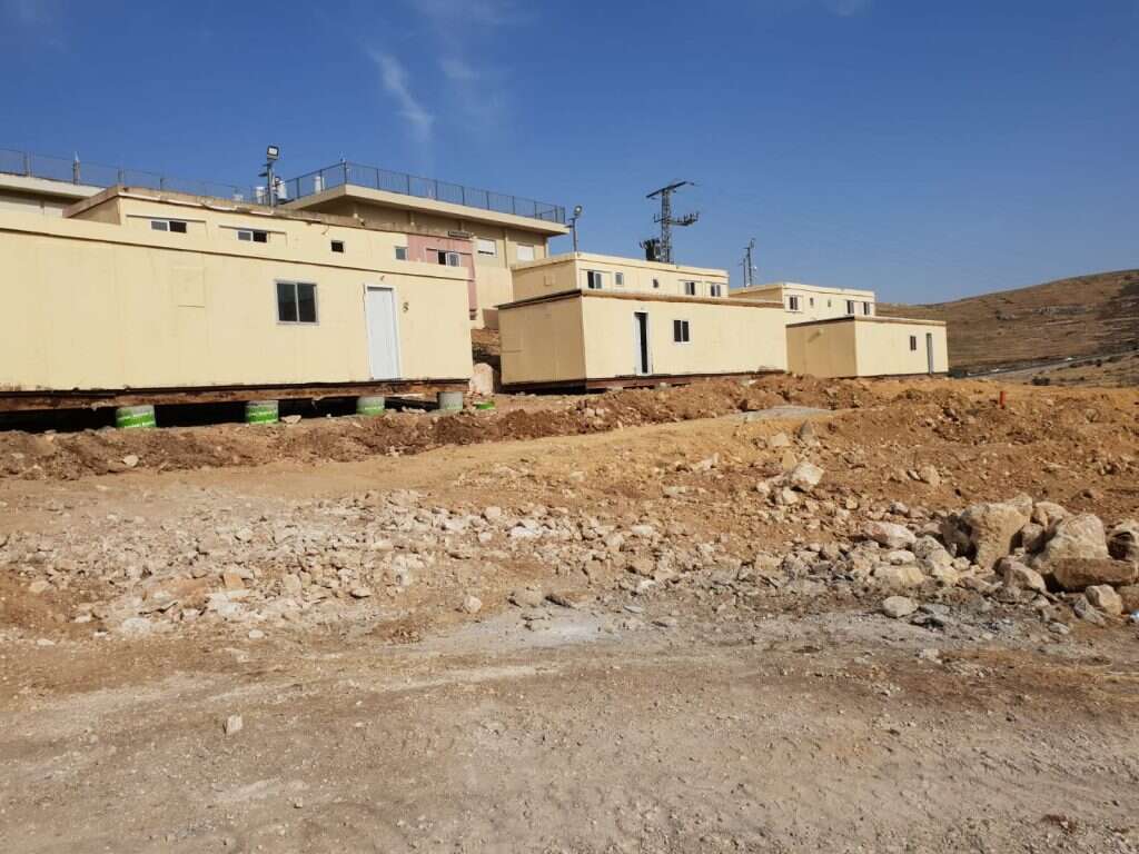 המבנים המיועדים לפינוי באדוריים. | דוברות הר חברון