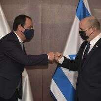 ראש הממשלה נפתלי בנט במפגש עם שר החוץ של קפריסין, ניקוס כריסטודולידס. | קובי גדעון, לע"מ