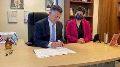 שר המשפטים גדעון סער וח"כ שרן השכל