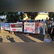 הפגנה למען עשיית צדק עם דסטאו ביסט ז"ל. | חנוך דאום