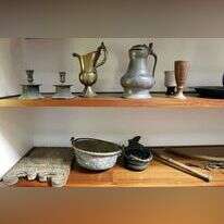 "למה תמיד לחיות בתחתית כפולה, שמות כפולים, שפות כפולות". חפצים יהודיים מהמאה ה־17 ,המוזיאון היהודי בבלמונטה | AFP