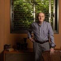 "במשך שנים הייתי מסתובב במאה שערים, בין חנויות וסמטאות, ומחפש קובצי סיפורים של חסידים". פרופ' יואב אלשטיין. | אבישג שאר- ישוב