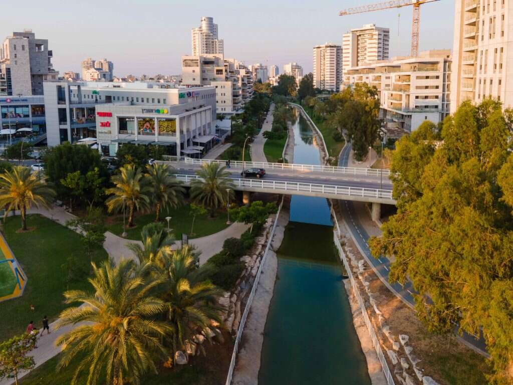 העיר הראשונה בארץ שהשיקה שכונה ירוקה על טהרת ערכי האקולוגיה. נופי יבנה. | לירון מולדובן