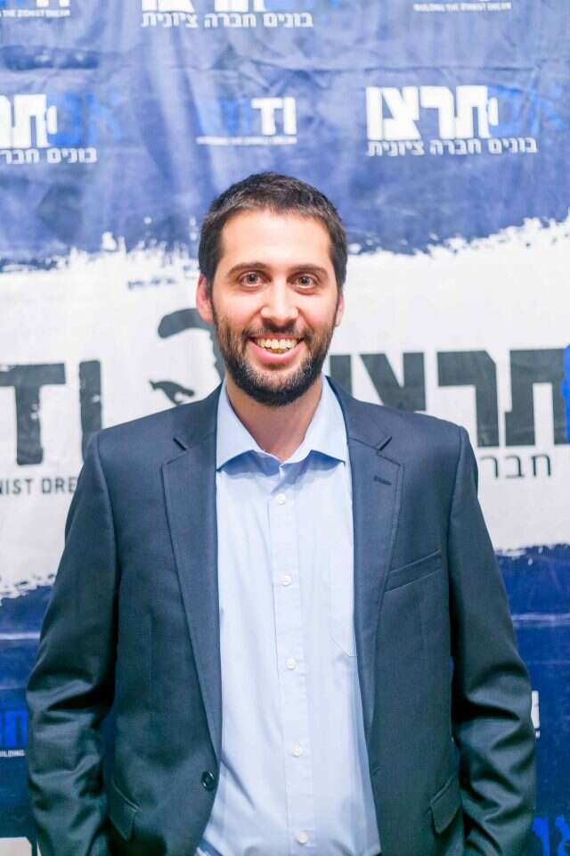 אלון שוורצר. | קובי דוברז